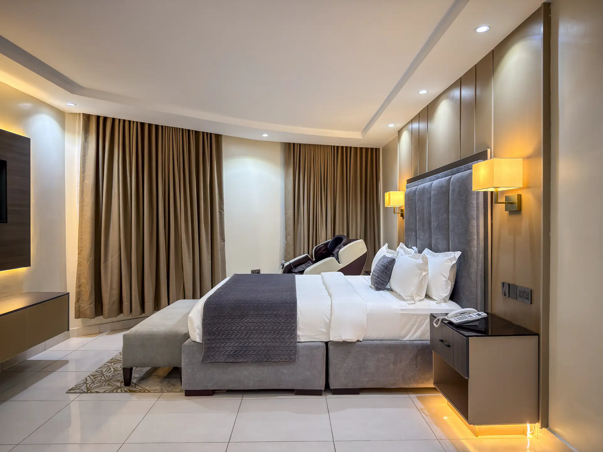 Deluxe Room - Image 3