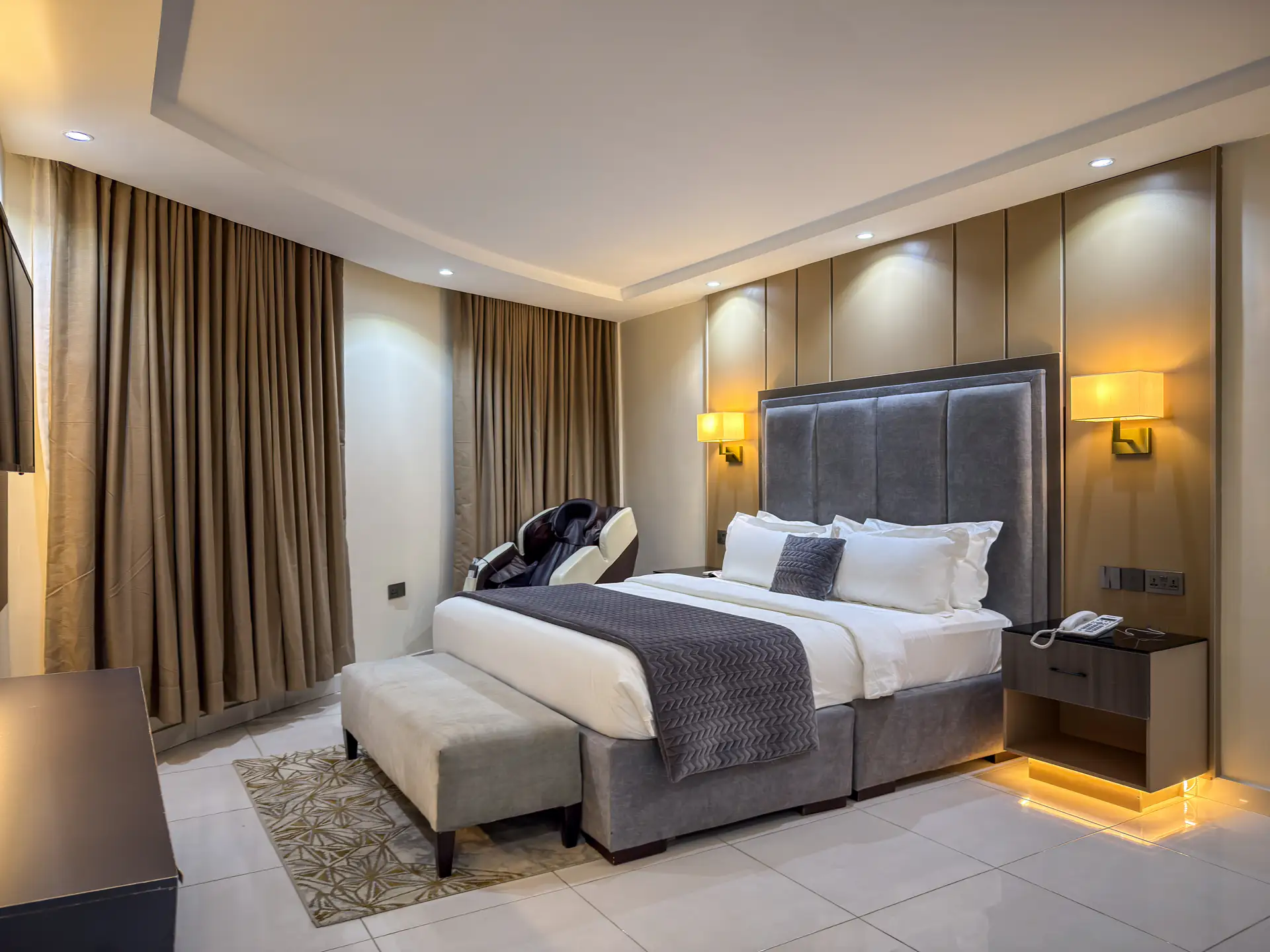Deluxe Room - Image 1
