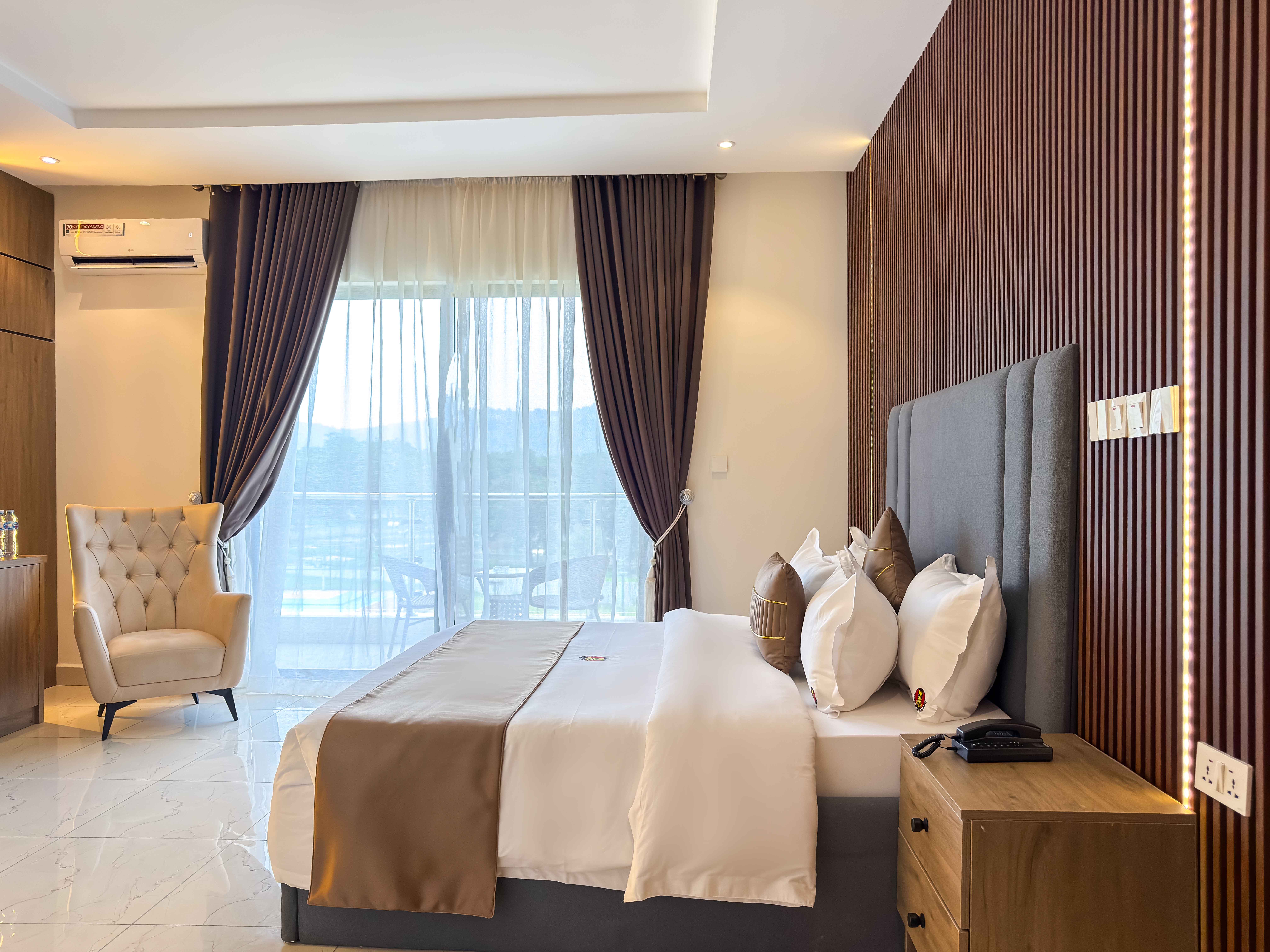 Executive Suite - Image 1