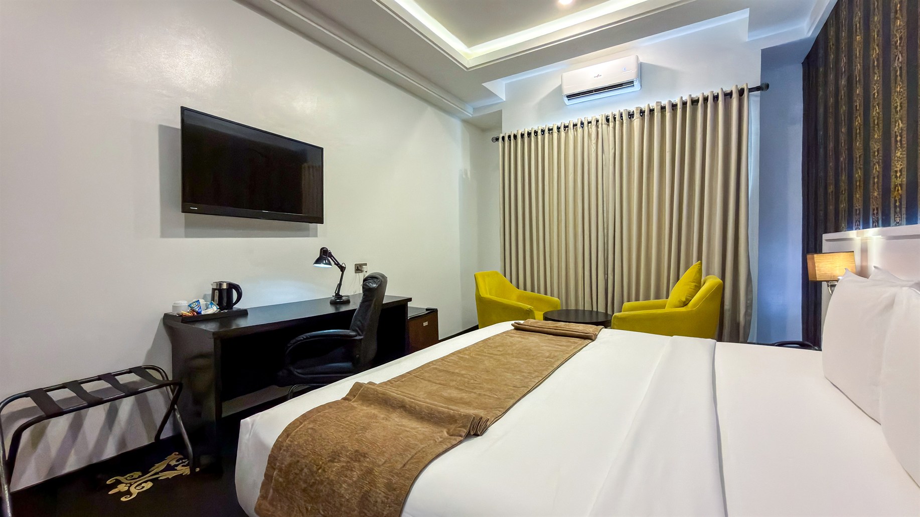 Deluxe Room - Image 2