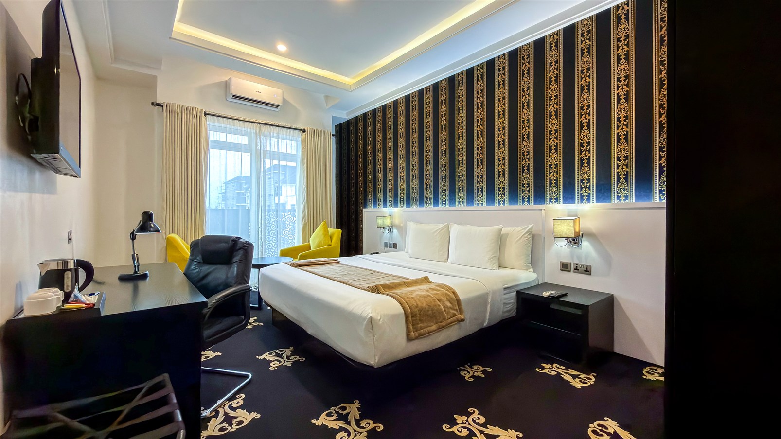 Deluxe Room - Image 3