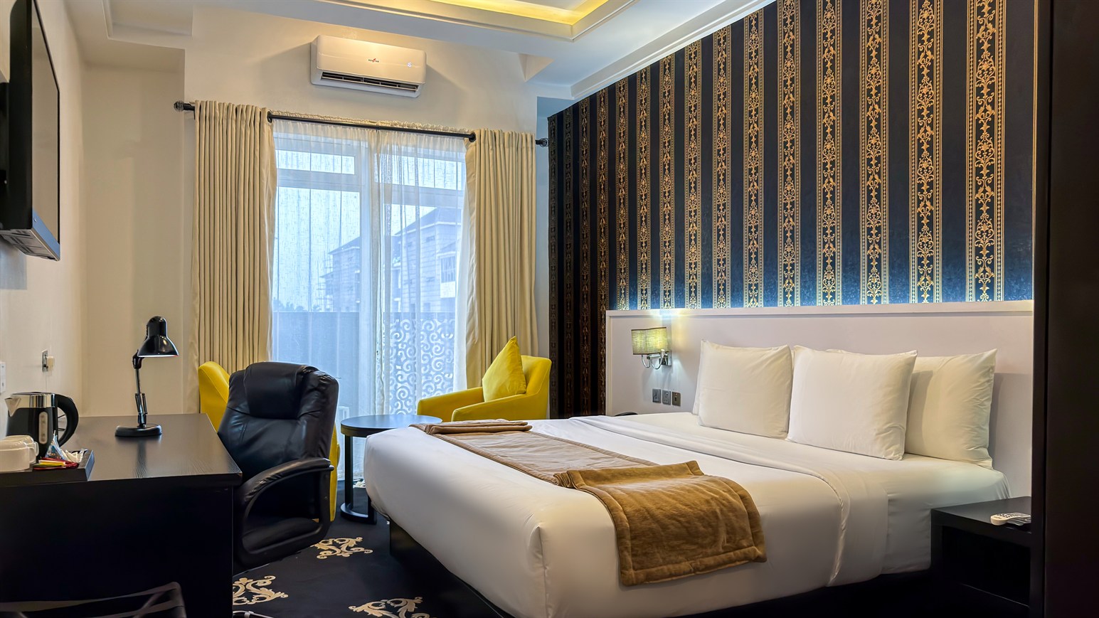Deluxe Room - Image 5