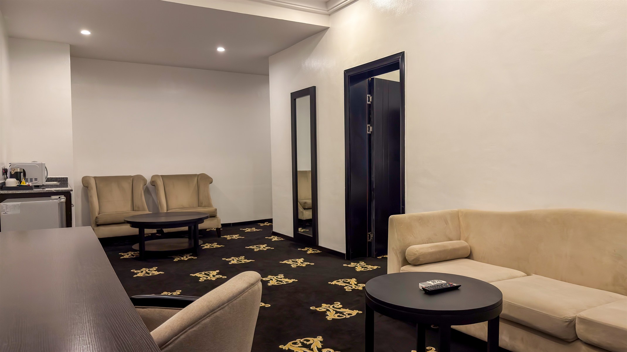Executive Room - Image 1