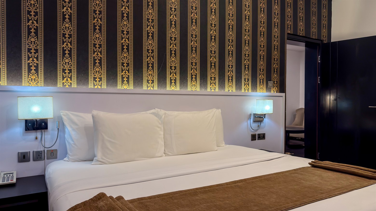 Executive Room - Image 1