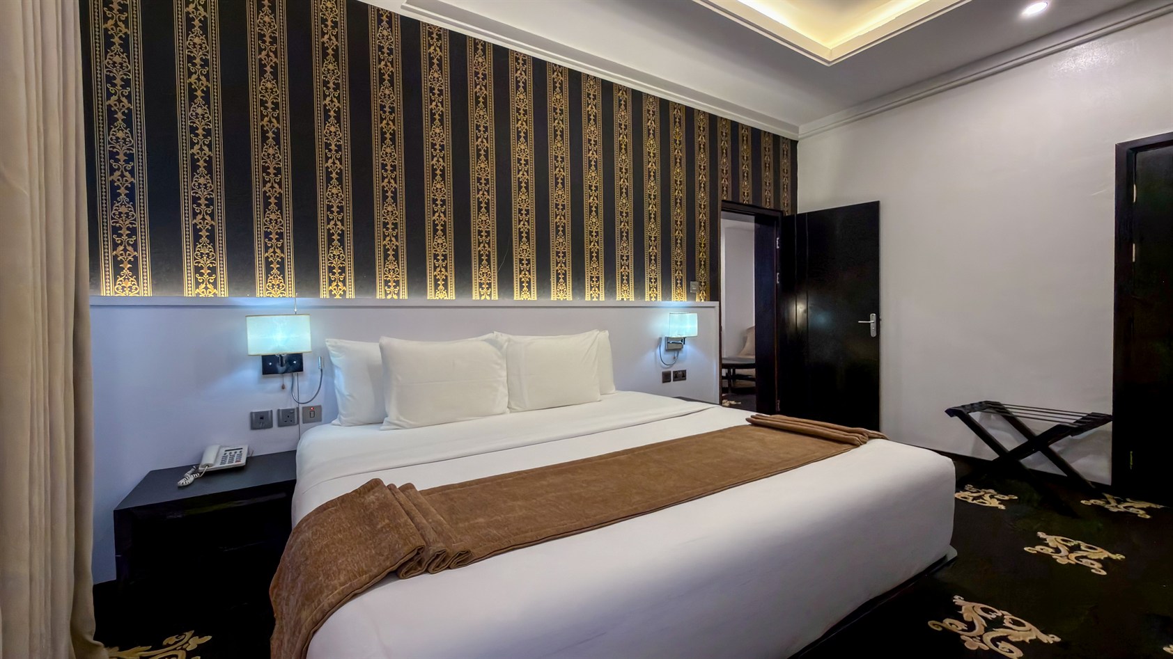 Executive Room - Image 4