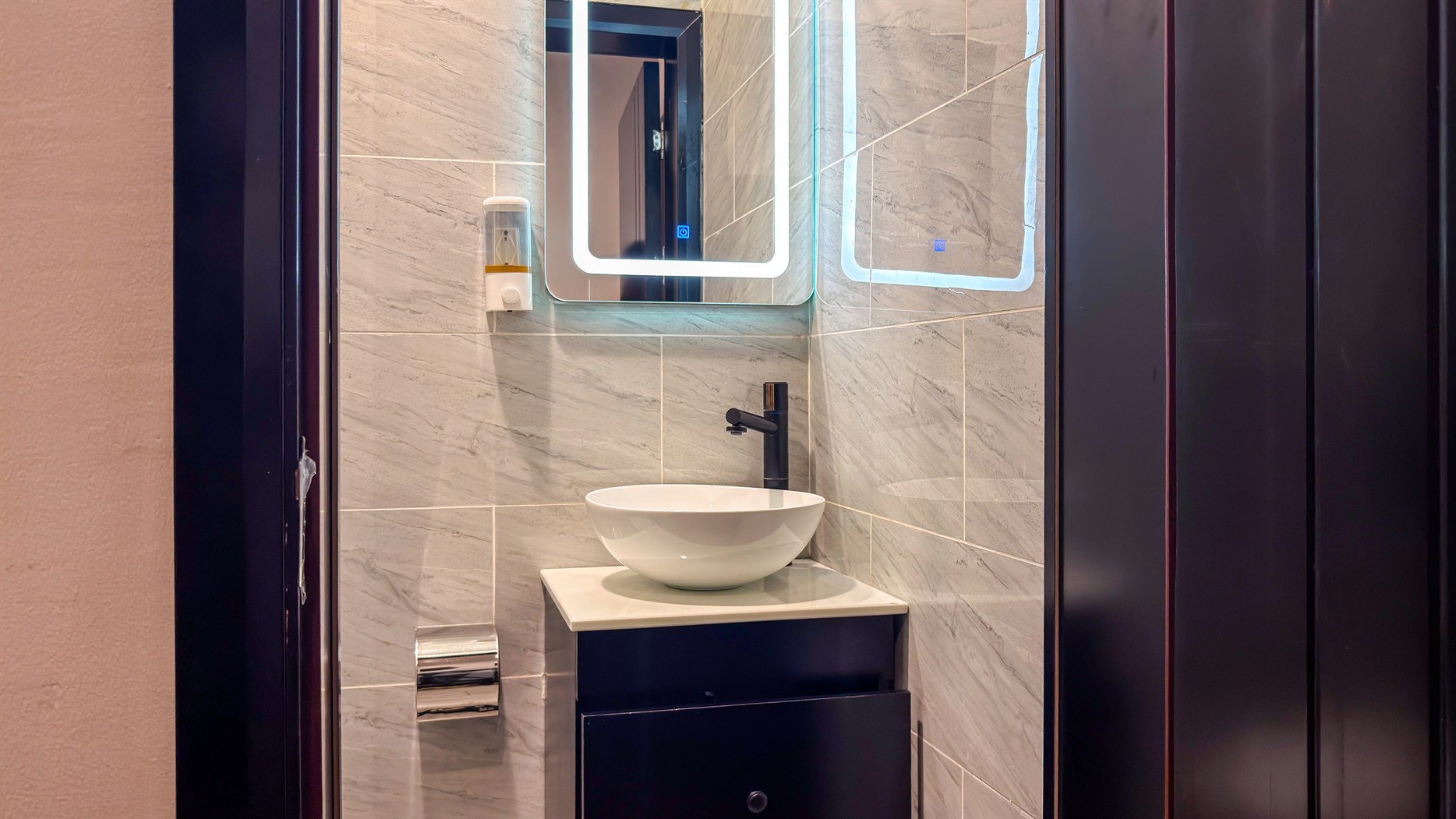 Executive Room - Image 2