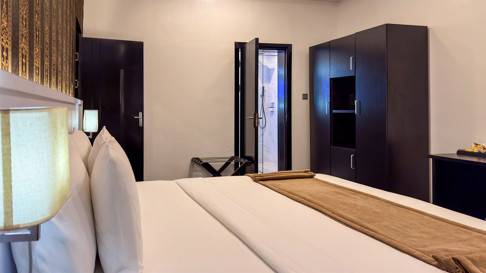 Executive Room - Image 2